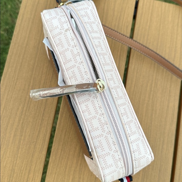 Tommy Hilfiger Tan and Brown Crossbody Bag NWT - Picture 8 of 10
